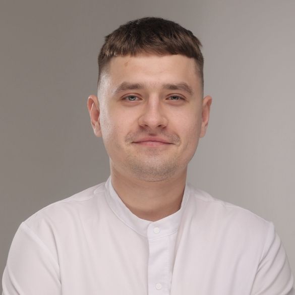 Стоматолог-терапевт Максим Долгов
